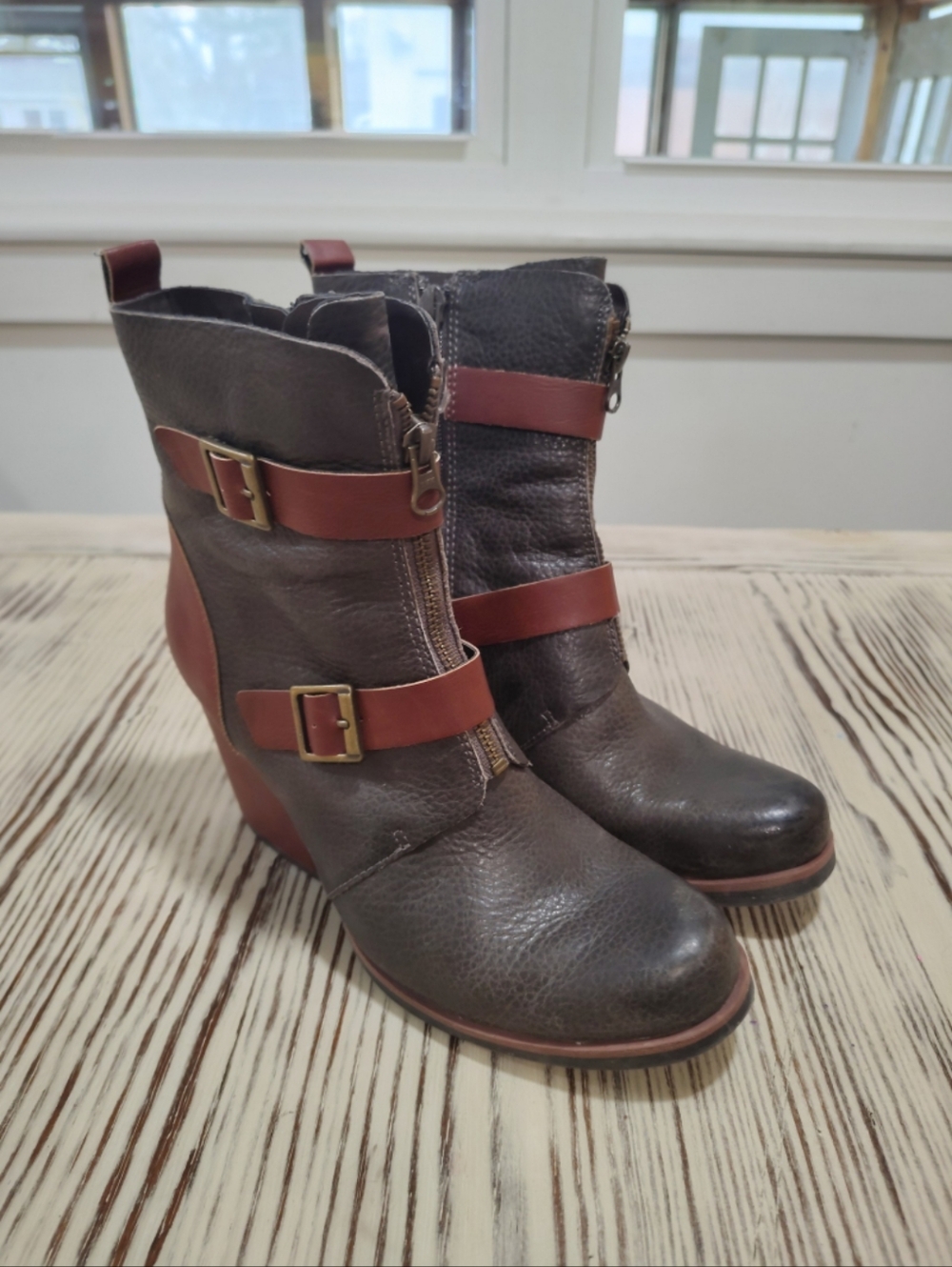 2 toned  Brown Leather Korks Boots with buckles and heels size 8.5